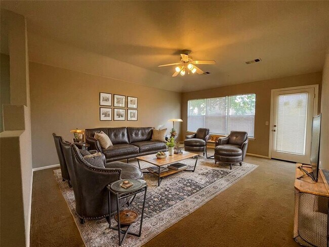 Building Photo - 208 Spruce Dr