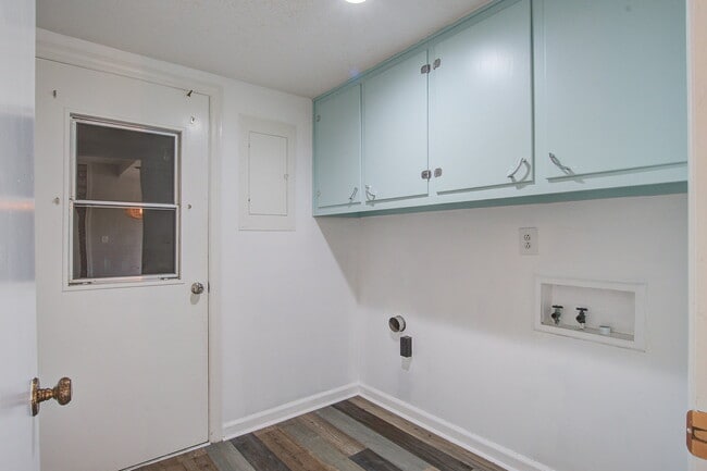 Building Photo - 1805 Chelwood Cir