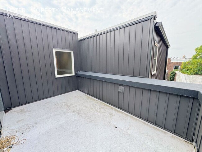 Building Photo - 926 S Beulah St