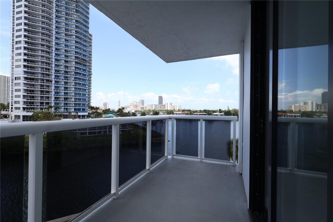 Building Photo - 20515 E Country Club Dr