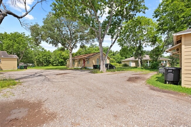 Building Photo - 8244 Hartford St