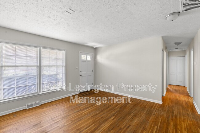 Building Photo - 1138 Gainesway Dr
