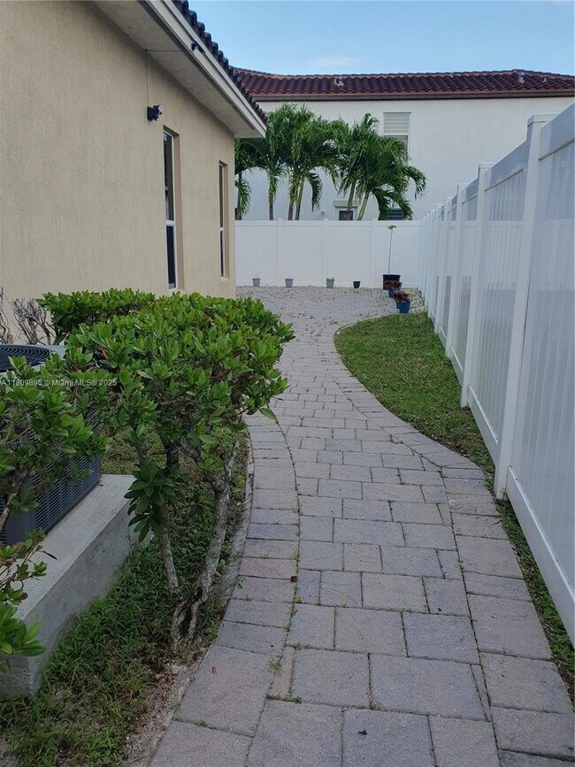 Building Photo - 9171 SW 169th Pl