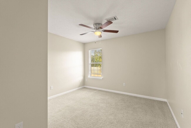 Building Photo - 1470 Angeline Dr