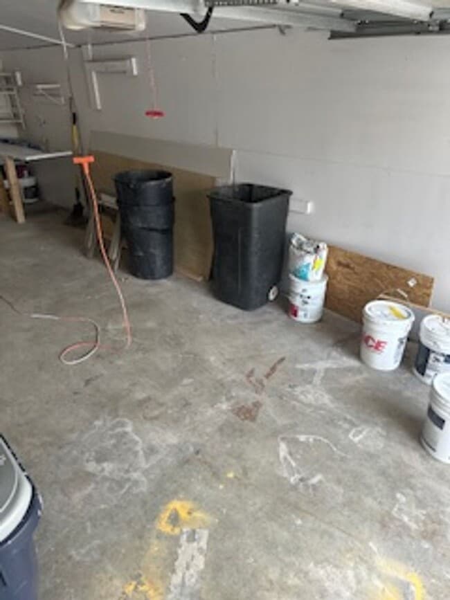 Building Photo - Welcome Home! Beautiful 4 Bedroom 2 Bath Home in Kansas City, MO