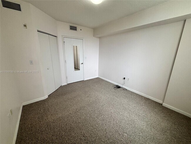 Building Photo - 2775 NE 187th St