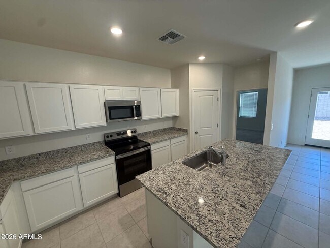 Building Photo - 2073 Driftwood Dr
