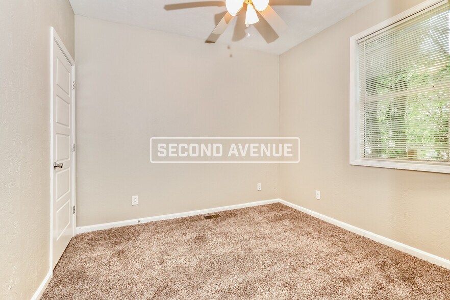 Building Photo - 3823 River Park Dr