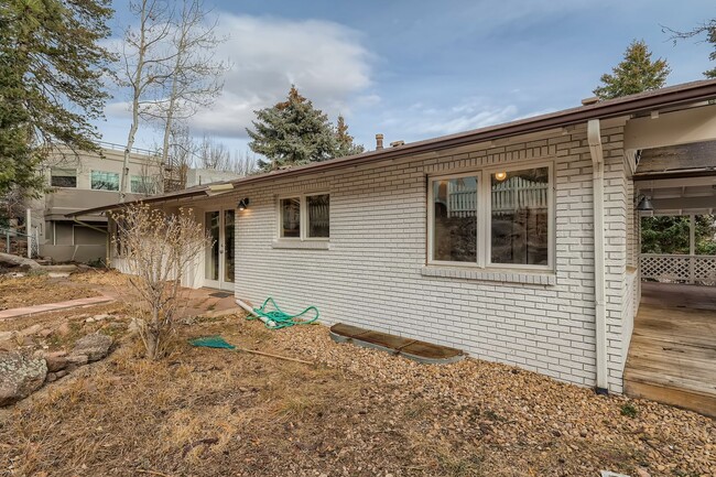 Building Photo - 1045 Gilbert St