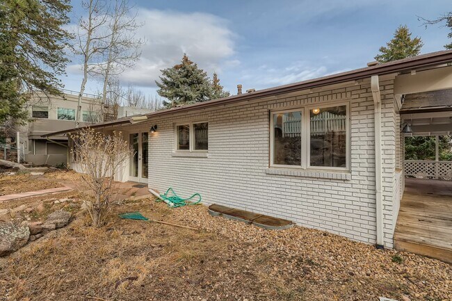 Building Photo - AMAZING LOCATION 4 Bed 2 Bath Home in Boulder!