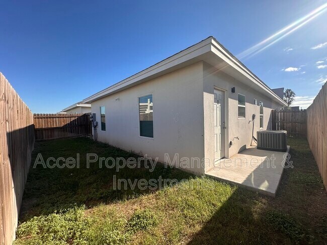 Building Photo - 3405 S Mia Ln