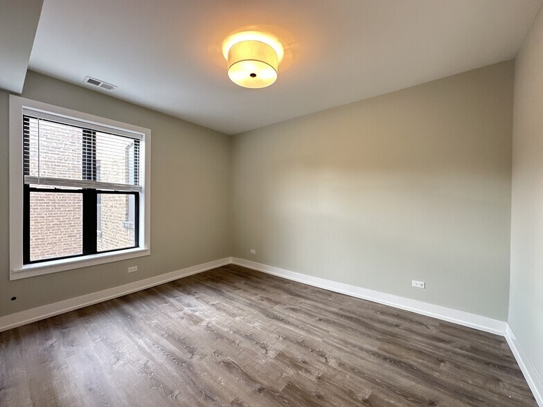 Building Photo - 1147 Maple Ave