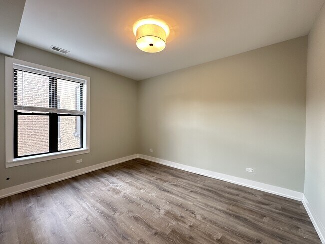 Building Photo - 1147 Maple Ave