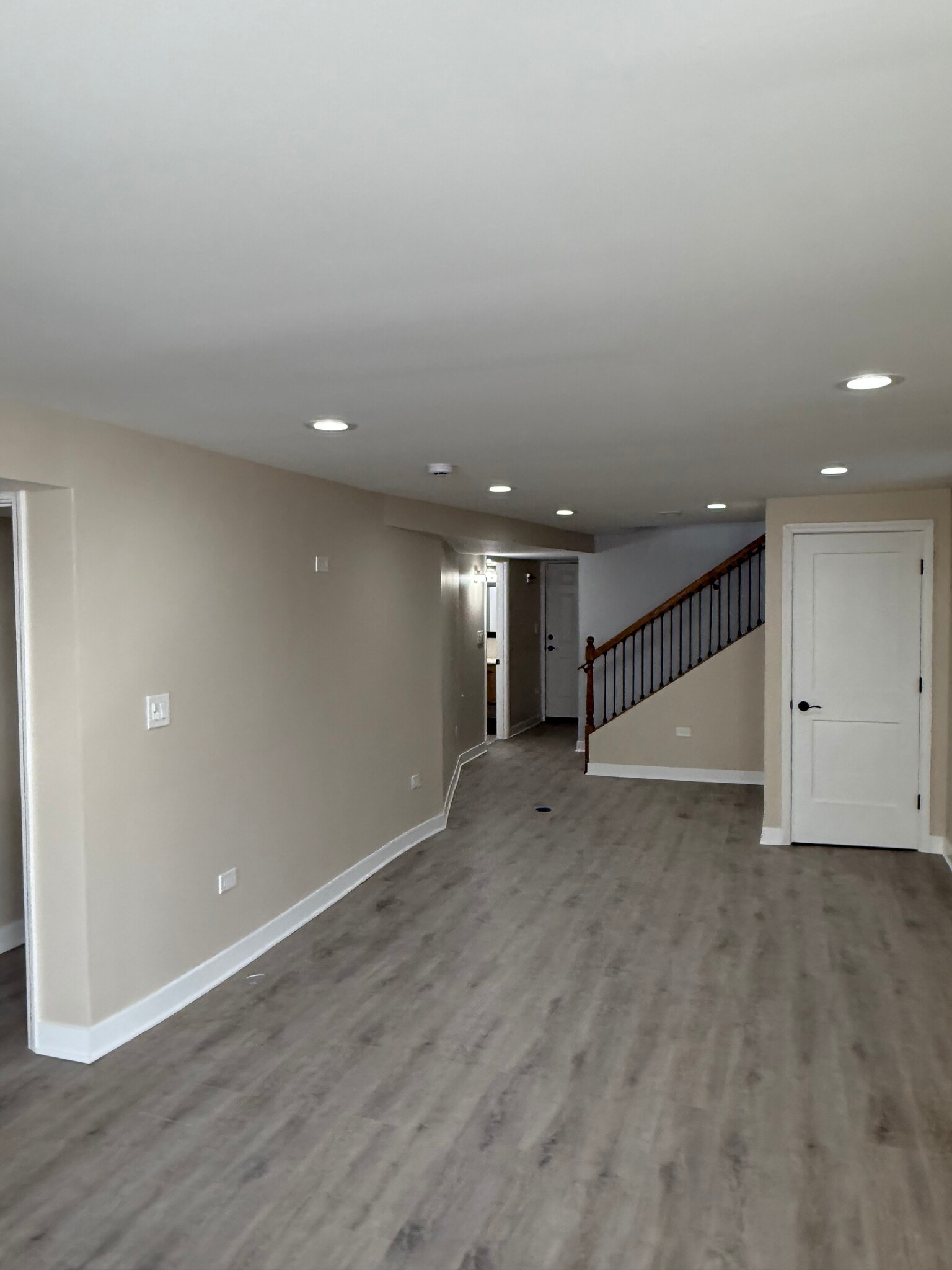 Building Photo - 7123 S Cornell Ave