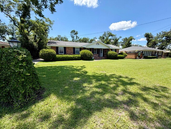 Building Photo - 2 Bed/1 Bath House