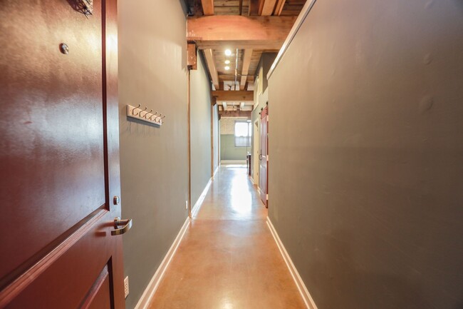 Building Photo - 815 Porter St