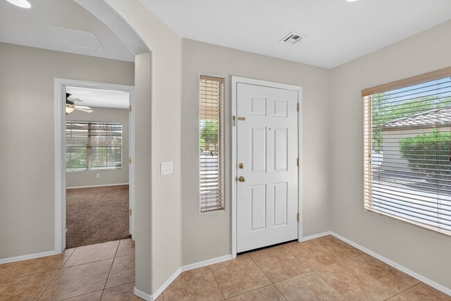 Building Photo - Spacious Gilbert Corner Lot Rental with 4 Bedrooms, Vaulted Ceilings & Private Backyard Retreat