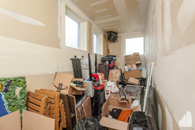 Building Photo - 648 W 16th St