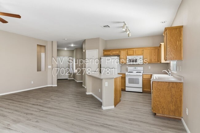 Building Photo - NW!! Single Story!! New Luxury Vinal Plank flooring!! New Carpet Bedrooms 2 & 3!!! New Interter P...