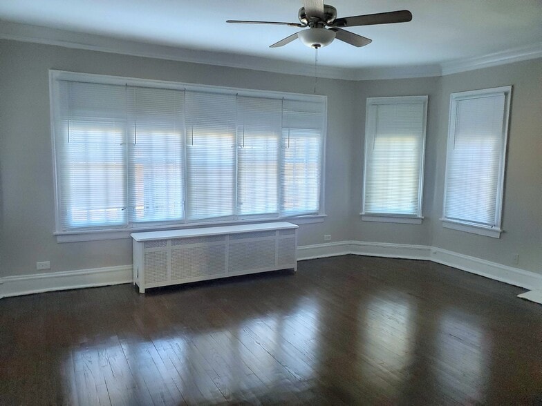 Building Photo - 8028 S Phillips Ave