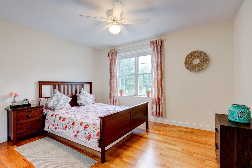 Building Photo - 3 Hawthorne St