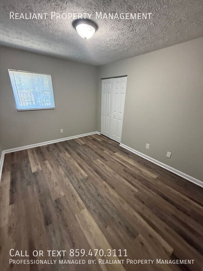 Building Photo - 209 Lakeshore Dr