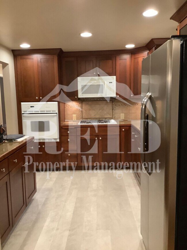 Building Photo - Central Kitsap Rambler 3 Bed 1.5 Bath 2 car garage