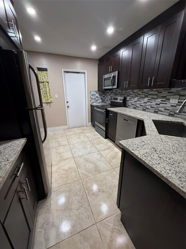 Building Photo - 3575 Brokenwoods Dr