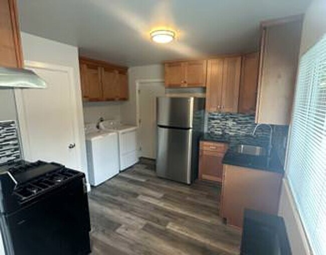 Building Photo - 2BR/1BA Duplex Near Japantown & Downtown S...