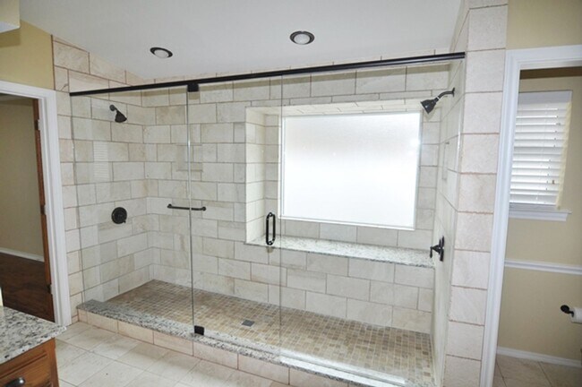 Building Photo - 2212 Diamond Point Dr