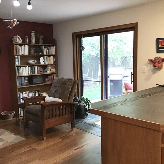 Building Photo - SEASONAL FURNISHED SHORT TERM RENTAL Offer...
