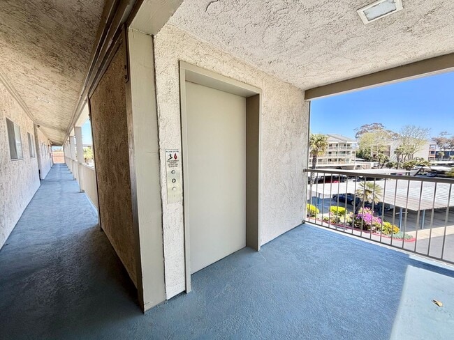 Building Photo - Surfside III / Port Hueneme / 1 bedroom on the 2nd floor with Oceanviews!