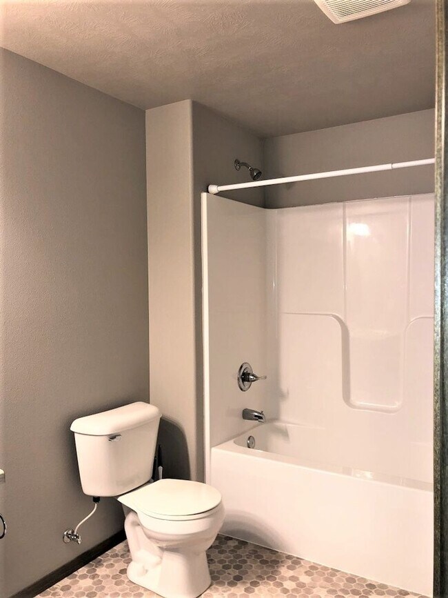 Building Photo - Spacious, Modern East Side Town Home