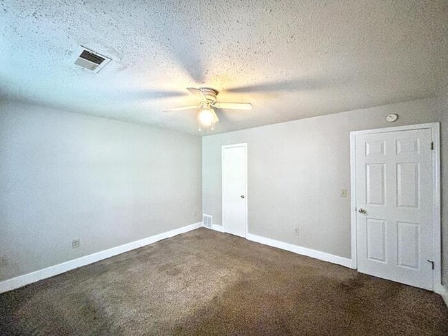 Building Photo - 3582 Kensett Dr