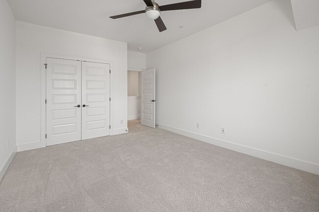 Building Photo - 3049 Inman Dr