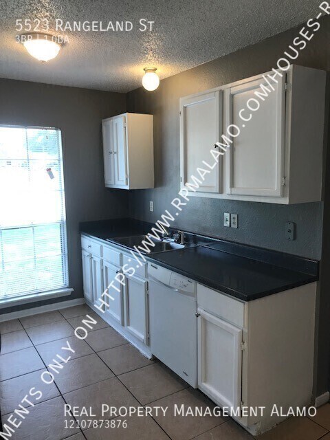 Building Photo - 5523 Rangeland St
