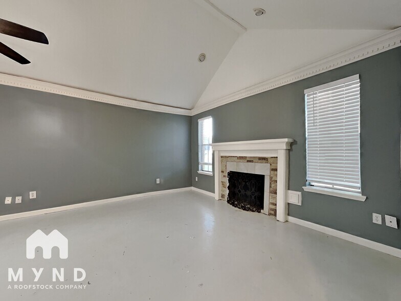 Building Photo - 22911 Garden Canyon Dr