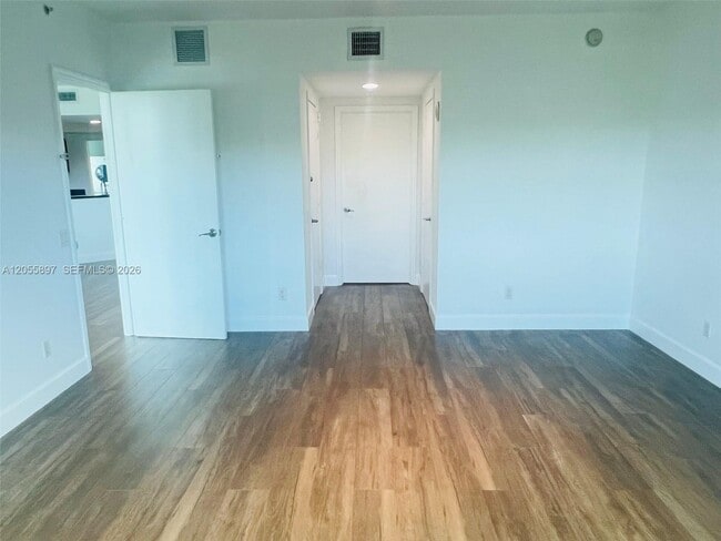 Building Photo - 14951 Royal Oaks Ln
