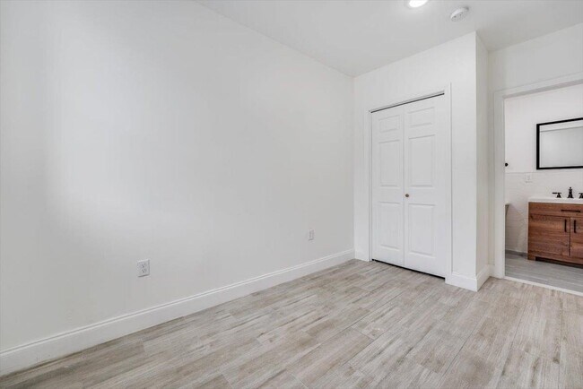 Building Photo - 260 Palisade Ave