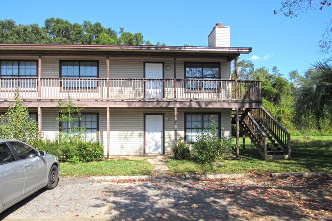 Primary Photo - Upstairs 2BR/1BA Apartment Off 9 Mile Rd –...