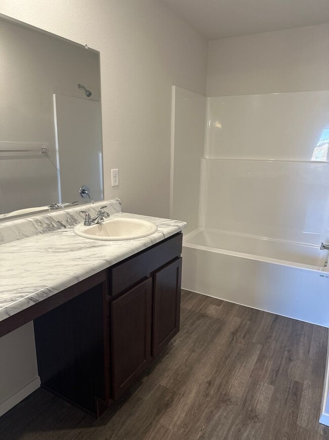 Building Photo - *Pre-leasing* Three Bedroom | Two Bath Home in Barberry Court