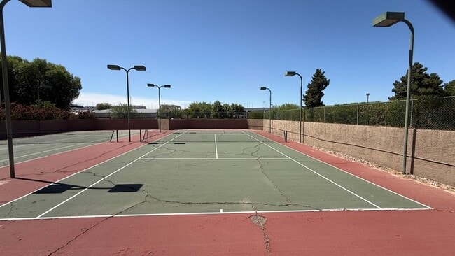 Building Photo - Paradise Valley 1br Condo with Pool