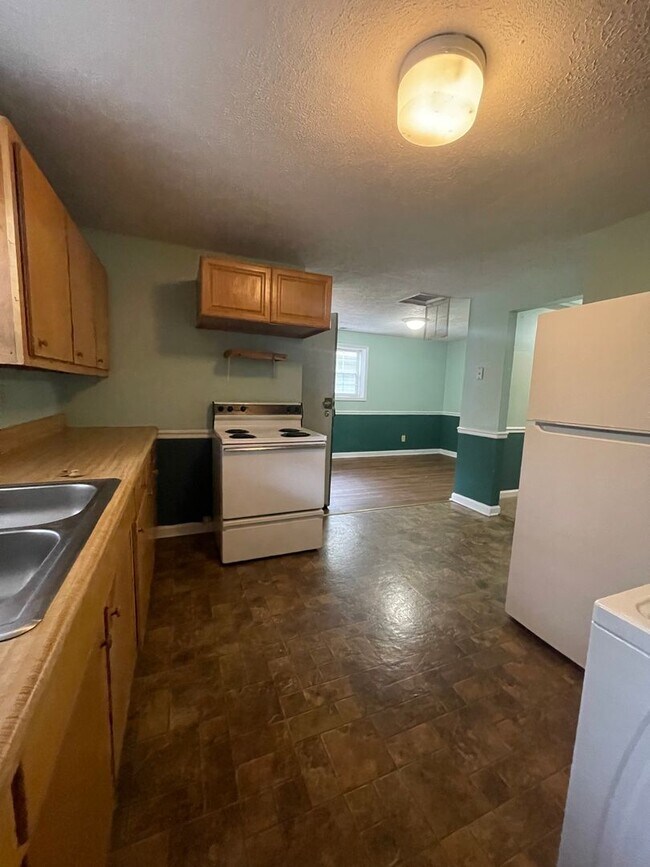 Building Photo - 162 Tibbetts St