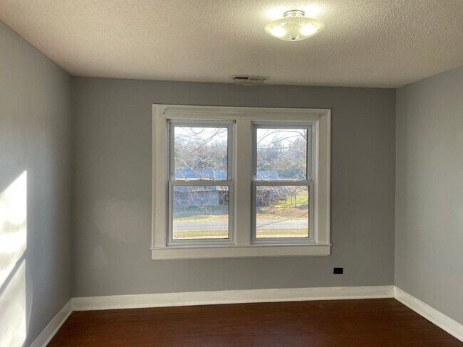 Building Photo - 4-5 bedroom home in Franklinville