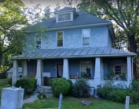 Building Photo - Captivating 3-bedroom, 1-bath home located...
