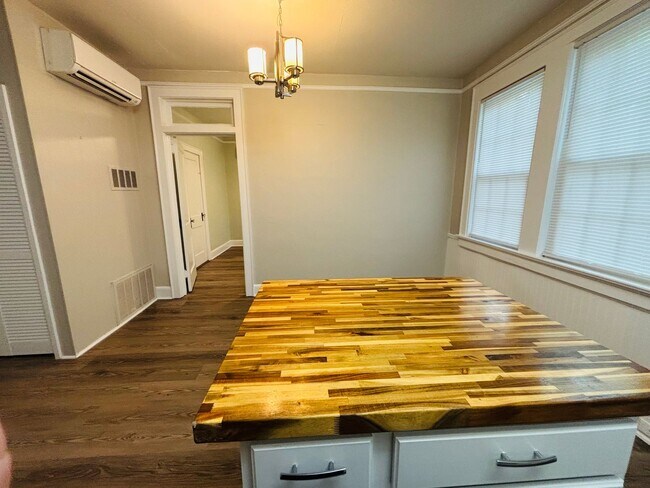 Building Photo - MOVE-IN READY & AVAILABLE NOW!