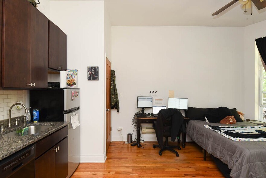 Building Photo - 4504 N Paulina St