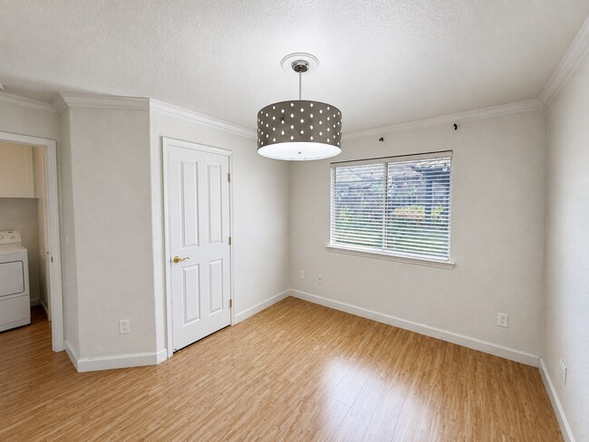Building Photo - 8036 Glenbar Way