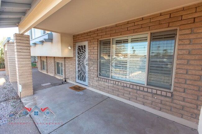 Building Photo - 1735 W Pampa Ave