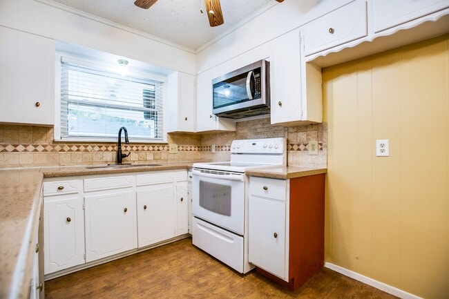 Building Photo - 2713 Canyon Creek Dr